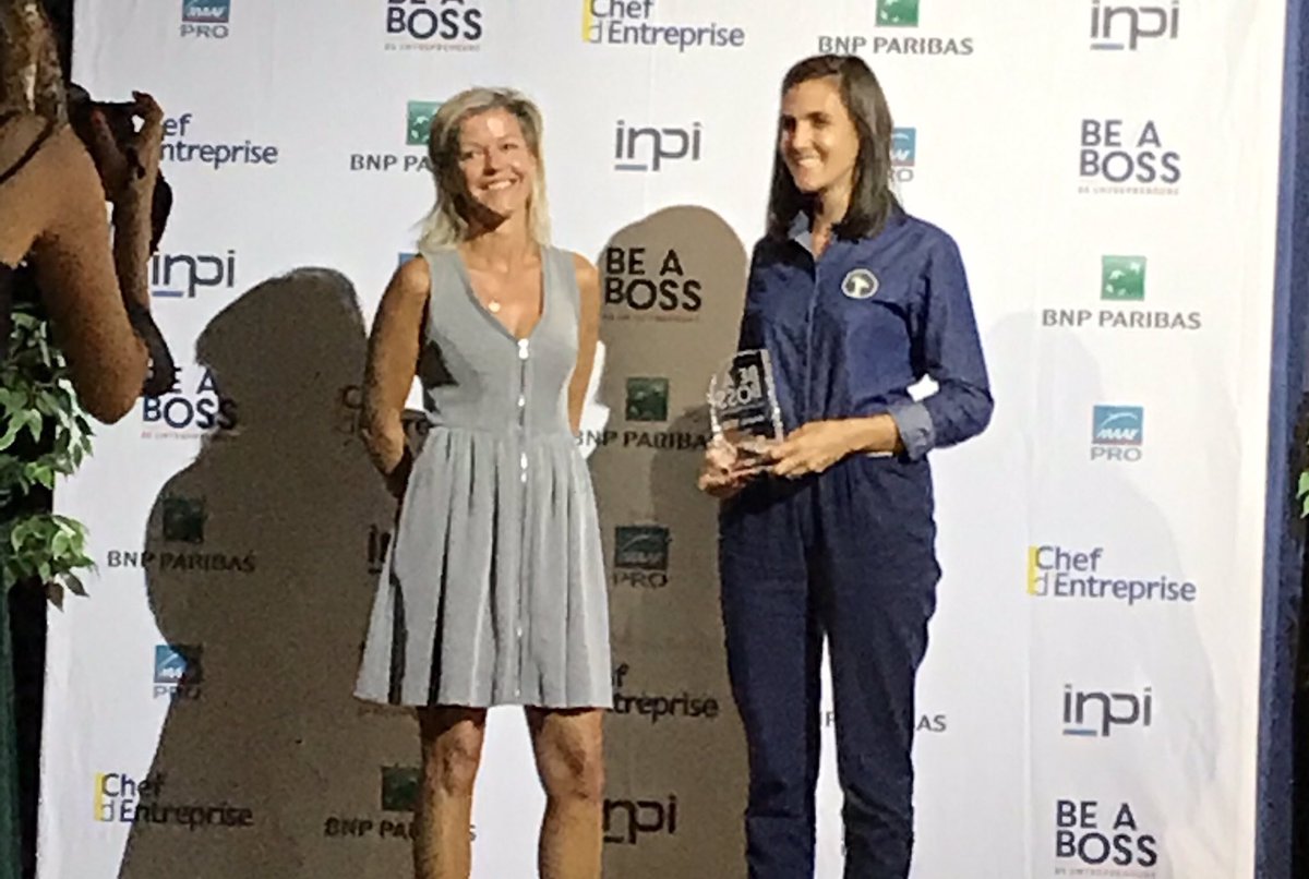 EntrePros_BNPP's tweet photo. L’entrepreneuriat féminin de toute la 🇫🇷 à l’honneur, aux awards #beaboss_2020! Du business, de l’ambition, de l’entraide et tellement d’énergie 🔥 Bravo à toutes les #entrepreneures, et aux gagnantes
#Ydol, @Dipongo_team, @ListenLeon 👏🏻
#ConnectHers @BNPParibas à vos côtés! https://t.co/uJL5AA3WvG