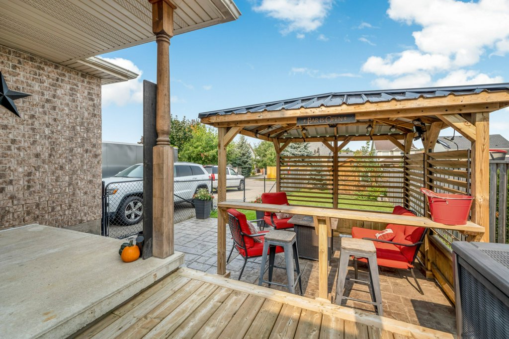 HOT NEW LISTING 317 Fern St Orangeville Beautiful Detached with tons of parking 3+1 Bedrooms, 2 Full Baths mls W4916392 $679,900 Hurry before it's gone!
