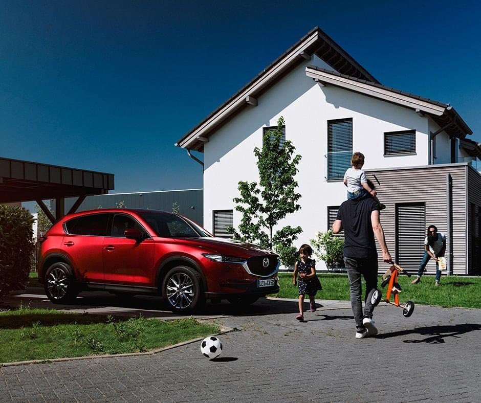 MazdaSCQ's tweet photo. Haz crecer tu familia con el Nuevo #Mazda #CX5 👨‍👩‍👧‍👦🚘. #Noyastar #Santiago https://t.co/4dh7MePmKs
