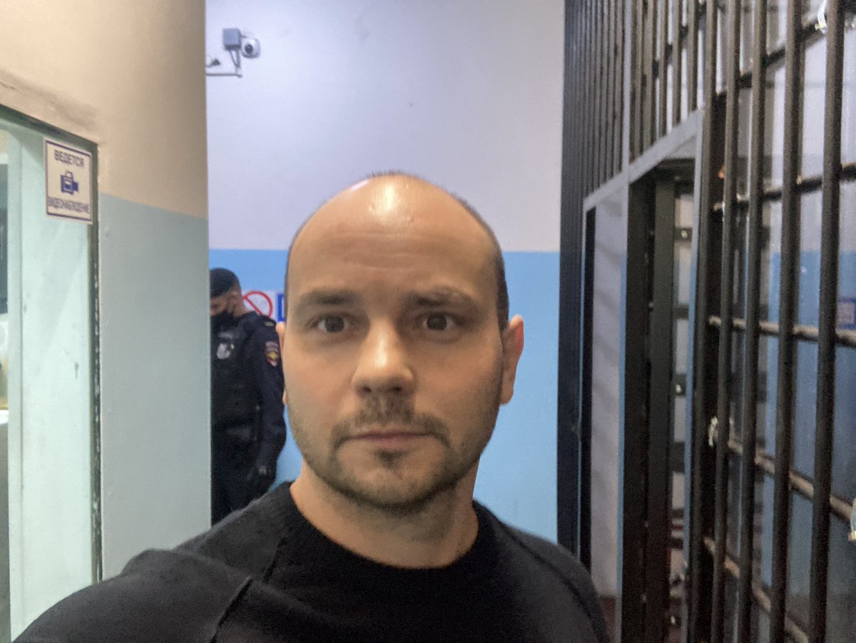 brewerov's tweet image. Привезли в Мещанское ОВД, причину так и не объясняют, но берегут