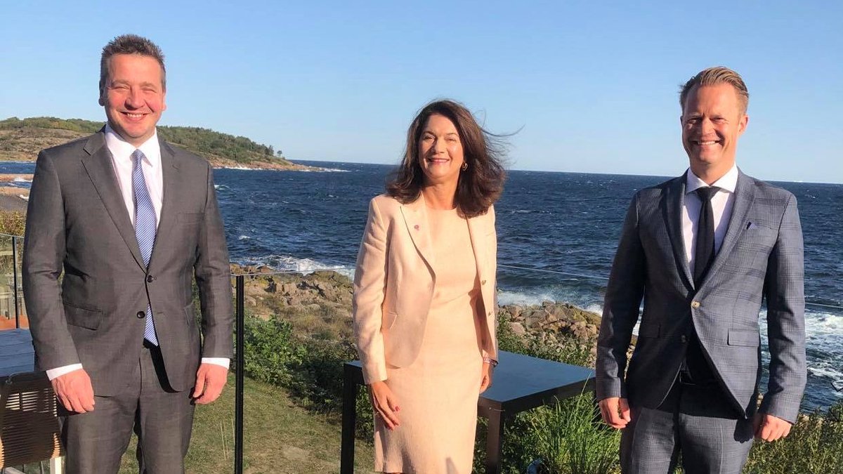 Thank you <a href="/JeppeKofod/">Jeppe Kofod</a> for welcoming the #Nordic FMs in #Bornholm. Bjarnason report on Nordic #security and #foreignpolicy cooperation was well received and we now look forward to taking the proposals further. 🇮🇸🇳🇴🇩🇰🇸🇪🇫🇮Read the report here 👉bit.ly/3hFsJpJ