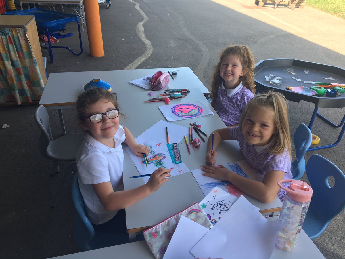 YBB_Y1's tweet photo. Enjoying the sun ☀️ during outdoor learning 🌿🐚🔍 #funinthesun #exploring #friends #wigglecars #muddykitchen #creativecolouring https://t.co/C9FeK37lrK