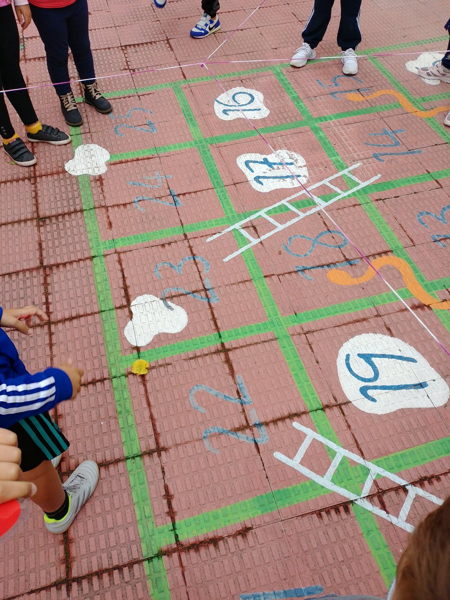 ariasmariagar's tweet photo. Colegio San Andrés de Colmenar viejo, Madrid, España. Disfrutando de una sesion de las matemáticas más divertidas. #gmsl20 #globalmathsfun https://t.co/UI0dByaAj6
