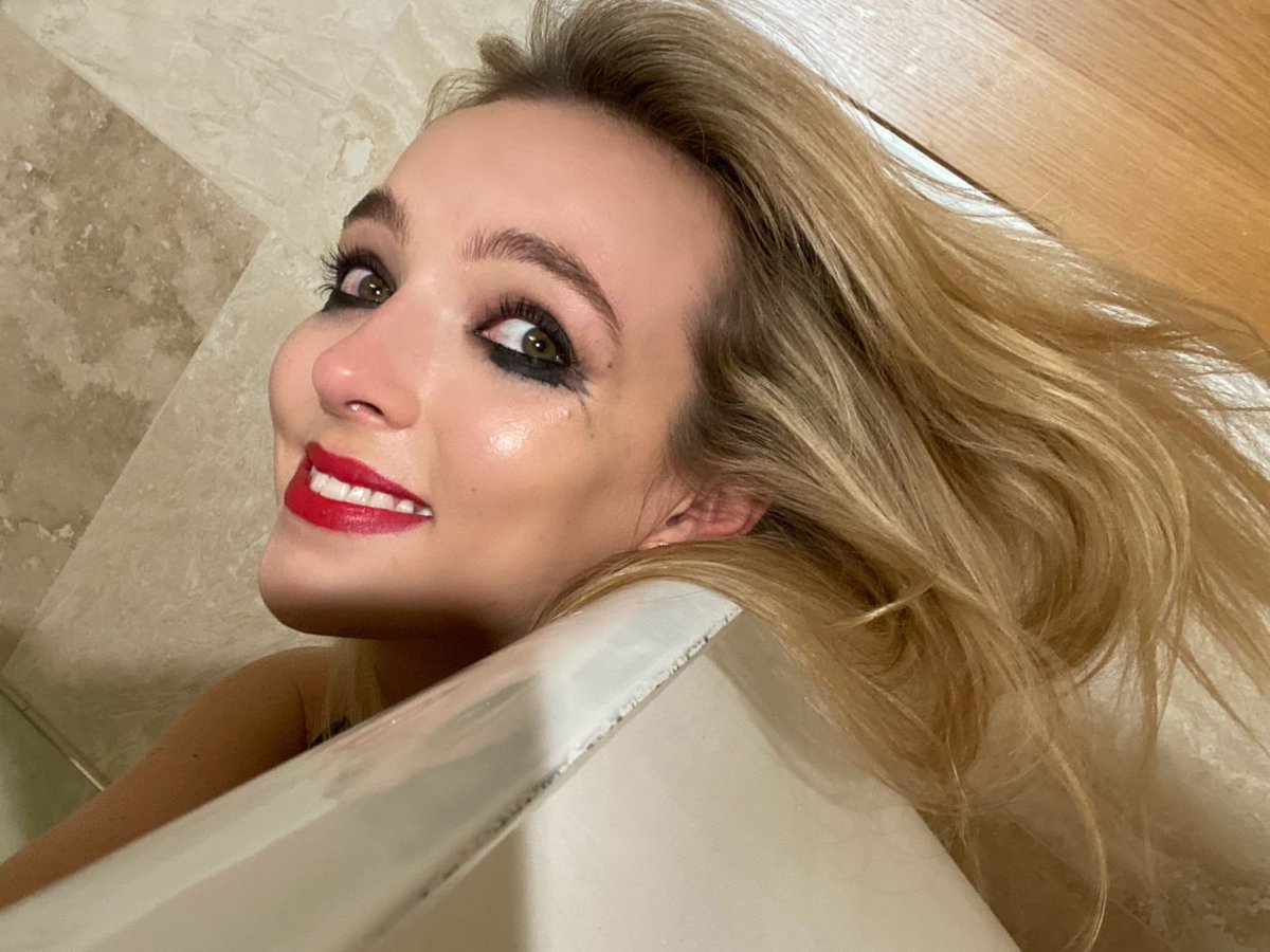 badpostjcomer's tweet photo. new Jodie Comer photoshoot for W Magazine, 2020. https://t.co/7Y6WcMIWIX