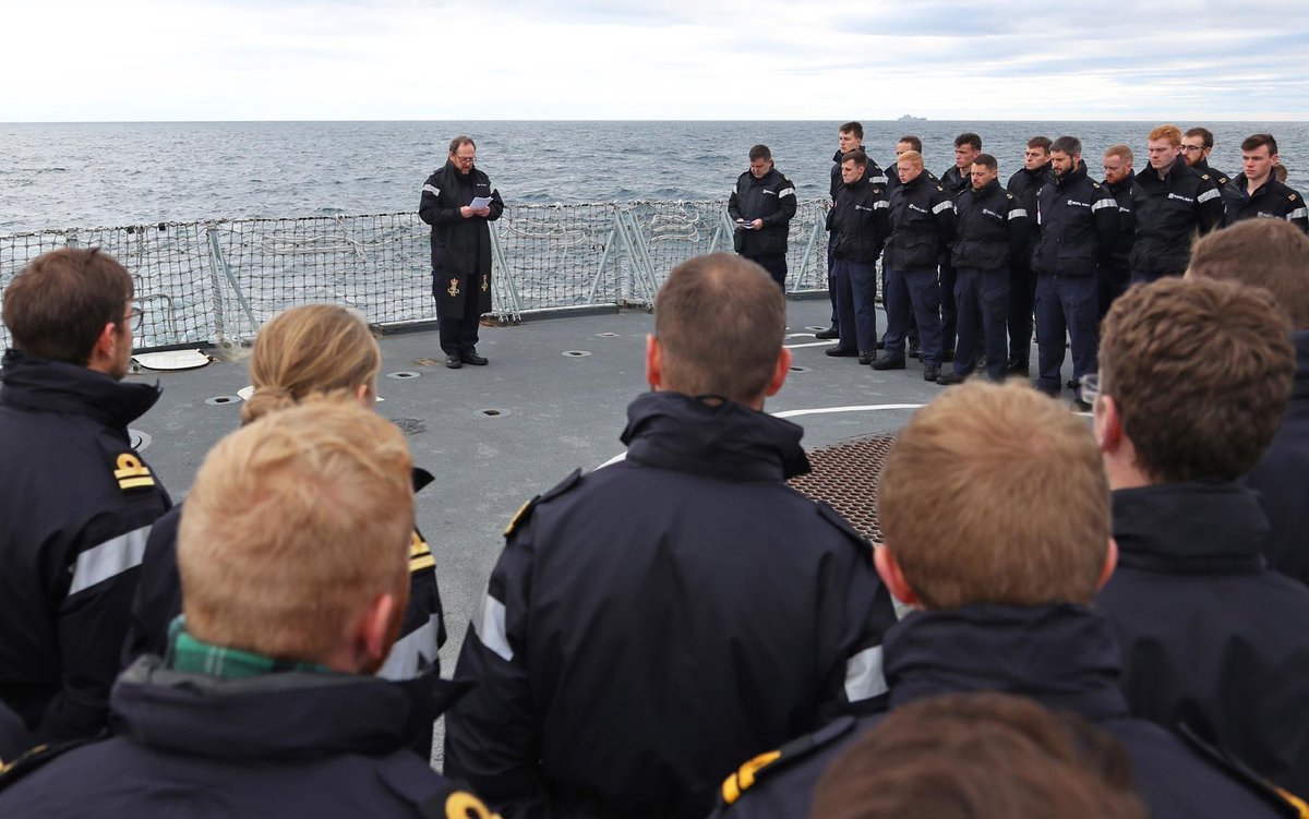 HMS Sutherland has held a service to remember the thousands of sailors and merchant seaman killed while serving on Arctic Convoys during World War 2 Read more: ow.ly/cm6450Bsoto