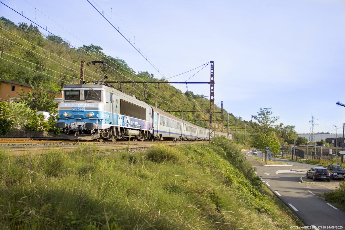 fanta931's tweet photo. BB 22396 EV blasoné Baie de Somme assurant un TER Marseille Lyon-Part-Dieu passant à Feysin le 24 Août 2020
#sncf #ter #terpaca #teraura #photosncf https://t.co/GTapi9wql3