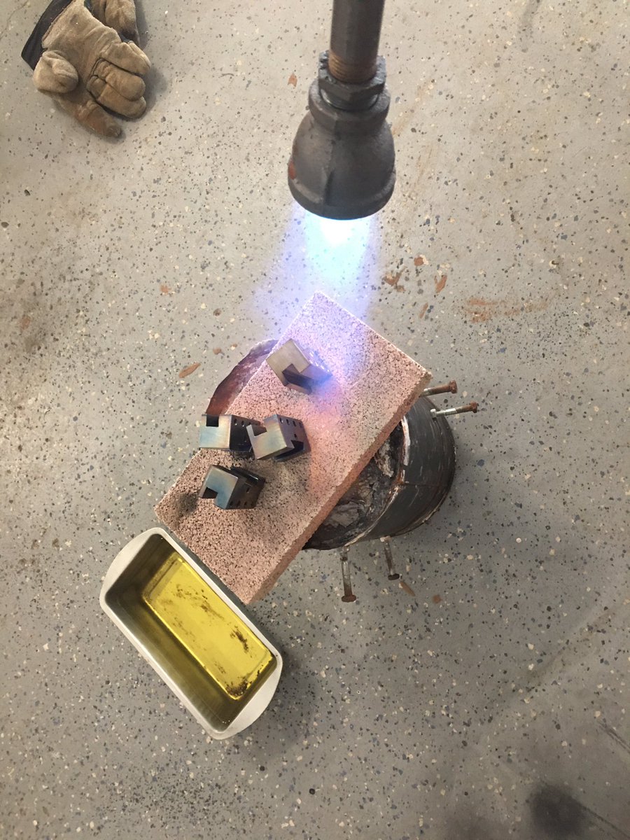 AmatMachShop's tweet photo. Did some hot bluing this week. Turned out pretty good. #hotbluing #machinist #lathetools https://t.co/hhaK9LsGVs