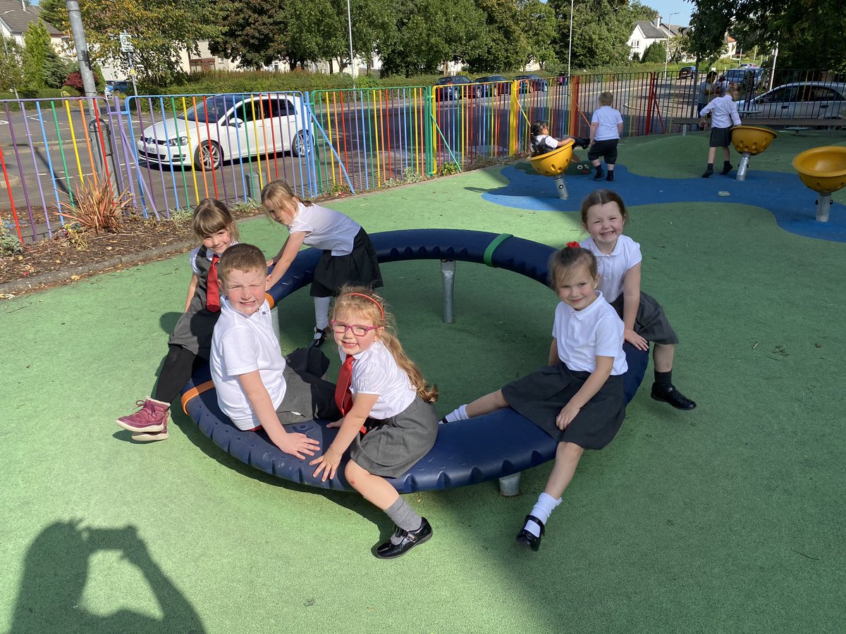 MsKytzia_CCPS's tweet photo. Fun in the sun!🌞🌈#friends #play #happychildren #bestweeclass https://t.co/OZmWJtp8Aj