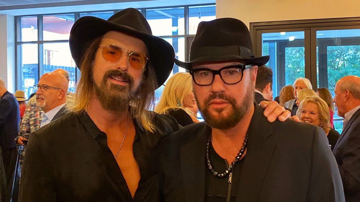 DesmondChild's tweet photo. #TBT I’ve had the most inspiring sessions of my life working with this brilliant and handsome gentleman. Every note @Martihfred writes comes from such a deep place. Listen to “IF GOD COULD TALK” which we wrote together for @RealMeatLoaf’s #BatOutOfHell3. That’s Marti at his best. https://t.co/FEmCzIOlwW