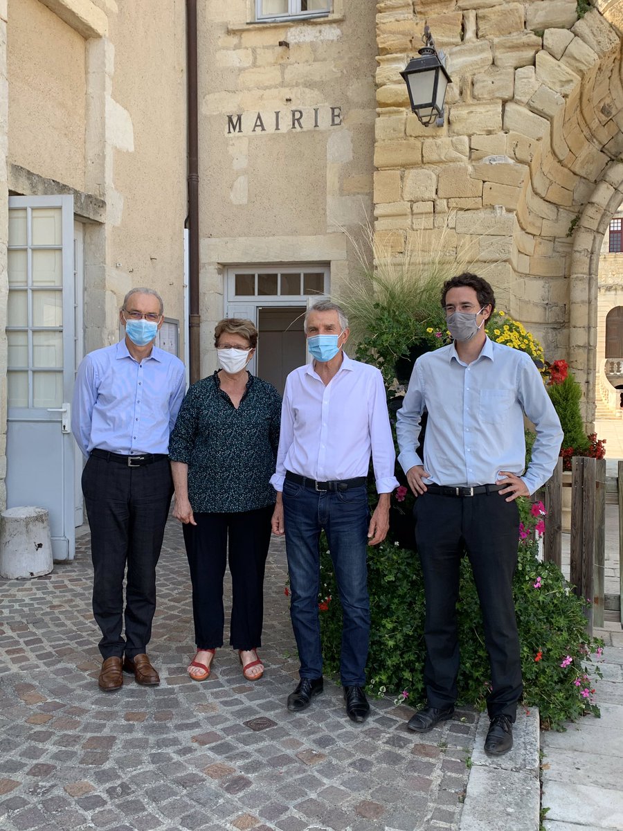 Jacques_Broyer's tweet photo. 1300 premiers foyers éligibles à la fibre sur DURAS, MEZIN, PUYMIROL et SAINT SYLVESTRE SUR LOT! Conférence de presse à DURAS pour célébrer ces premières prises fibre du programme AMEL47 déployé par ORANGE! @OrangeNvAquit @Prefet47 @LG_Num https://t.co/YgOplg5Zj7