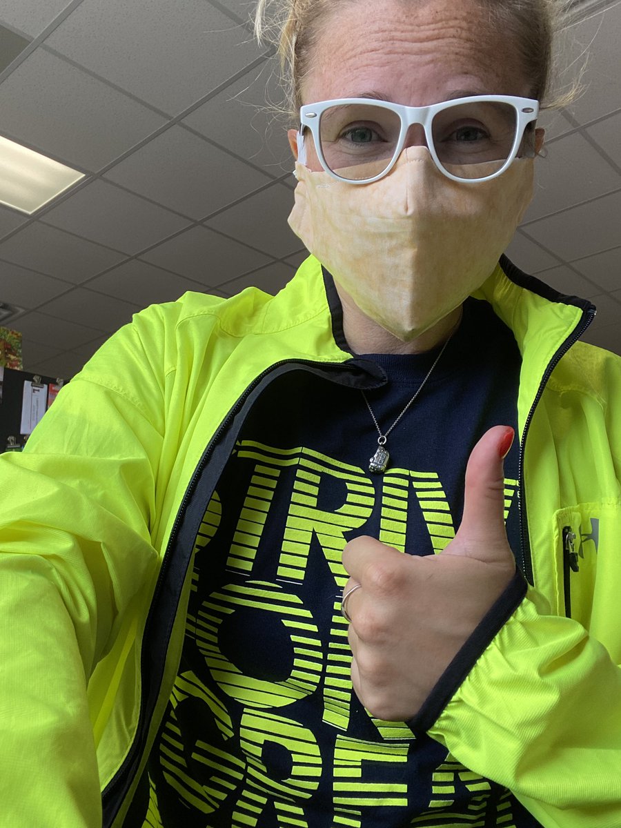 Jbradshaw2018's tweet photo. Future looks BRIGHT for our students 😎 sporting the neon. Strive for Greatness! #LHScollegeweek #gandyink https://t.co/eOtdAqscU2