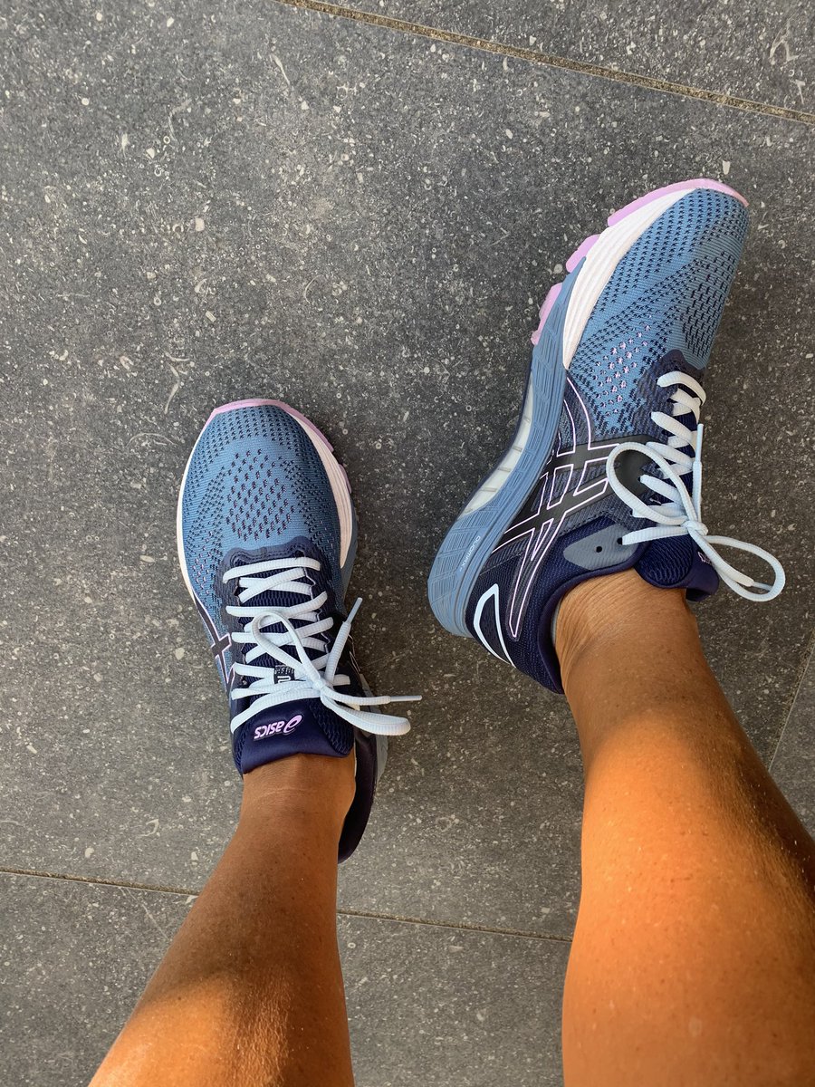 Dat ze maar veel kilometertjes mogen rennen langs de Zeeuwse kust. Voor het eerst in jaren geen Brooks, maar Asics. Benieuwd!