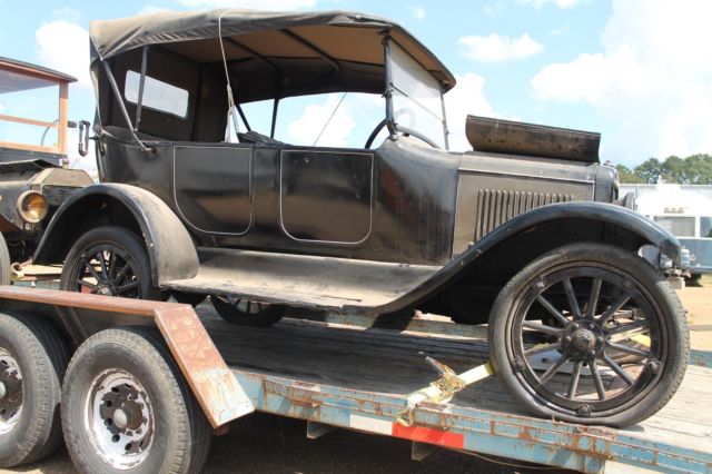 davideo_david's tweet photo. @DaleJarvis To me it looks like a 1918 Willys Overland 90 Convertible Touring Car https://t.co/A0pqPVaea5