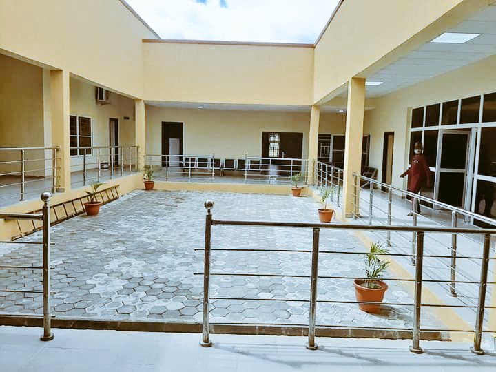 BelloHardo's tweet image. One of the latest building built by the Honournorable minister Sheikh Dr @DrIsaPantami in order to pulfil the top agenda of the president @MBuhari administration, #Job_opportunities, #Digital_inclution #Poverty_reduction, #adressing_insecurity at Kashere Gomb