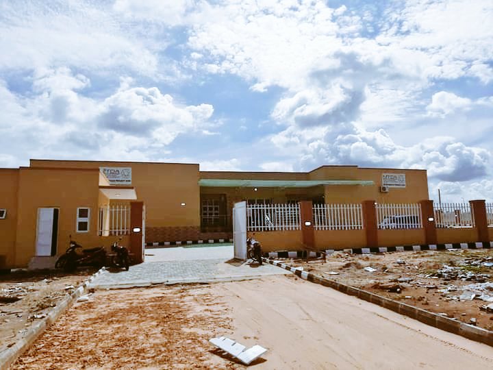 BelloHardo's tweet image. One of the latest building built by the Honournorable minister Sheikh Dr @DrIsaPantami in order to pulfil the top agenda of the president @MBuhari administration, #Job_opportunities, #Digital_inclution #Poverty_reduction, #adressing_insecurity at Kashere Gomb