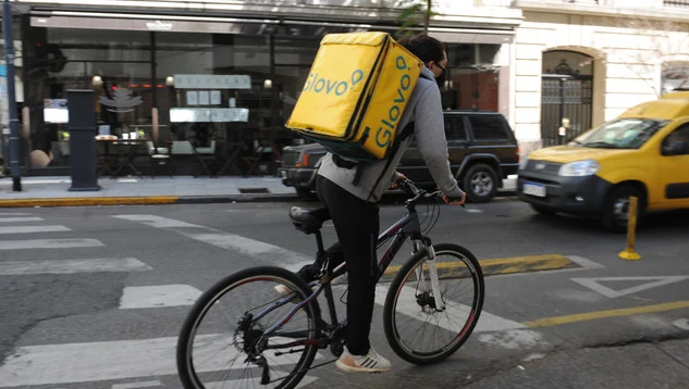 AppSindical's tweet photo. Ayer nos enteramos de que la empresa Glovo cierra sus operaciones en Argentina. Pero Glovo no se va, Glovo se vendió a Delivery Hero que es la dueña de Pedidos Ya. https://t.co/LJF8hSGeYV