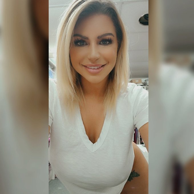 Happy Thursday https://t.co/FwQJlMGYEr<a href="/tag/2livecrew"class="tags"><span>#2livecrew</span></a>