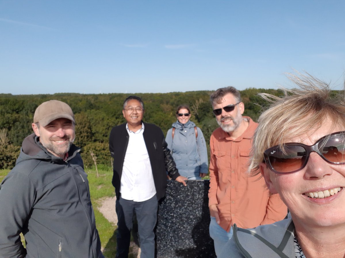 CarolineOort's tweet photo. Vanmiddag op de fiets langs sleutelprojecten #almere2punt0 programmalijn GroenBlauw. Hoogste punt #museumbos @ggcAlmere @staatsbosbeheer #almeerderhout https://t.co/obfyBQtpEE