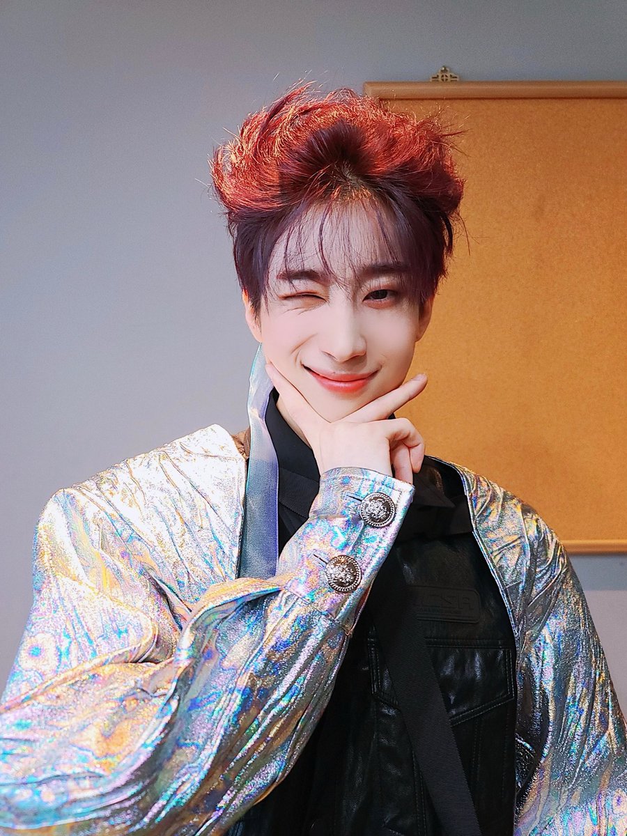 sejun had a shock that the ribbon tied to his head during SACRIFICE promos.seungwoo did mention that alice gifted him some string, so i thought “ahh.. alice gave him a separate gift”. one day we were just discussing about our next comeback/concepts and the topic +