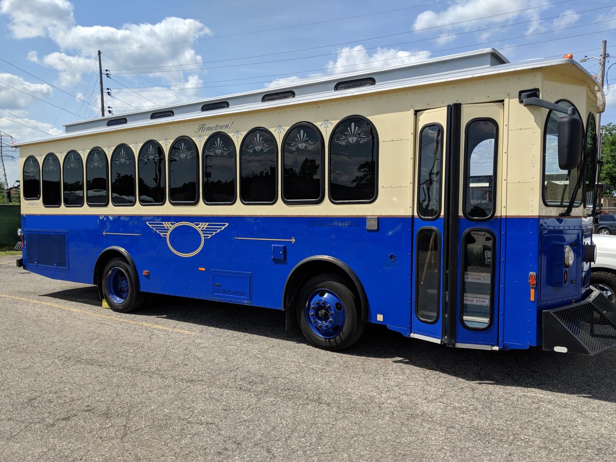 Have an upcoming event in #Michigan that you need transportation for?  Check out our #limo website with over 40 vehicles to choose from.  djlimousines.com  Rates &amp; pictures for all limos!
Fall is a great time to book!  🚗🚌🎶🥂😎
WE CAN NEGOTIATE YOUR BEST RATE! 
<a href="/djlimos/">DJ Limousines</a>