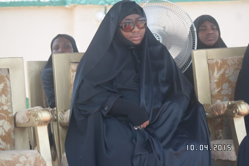 AbdulMuhdMusa's tweet photo. Thread 

1. She is Malama Zeenah Ibraheem, wife of the oppressed Sheikh Ibraheem El-zakzaky(H), mother of Six male Children killed by Nigerian Army #Zariamassacre. Zeenah was short saverally in almost all part of her body.She is currently suffering from severe arthritis in her https://t.co/BDc9CBSz0T