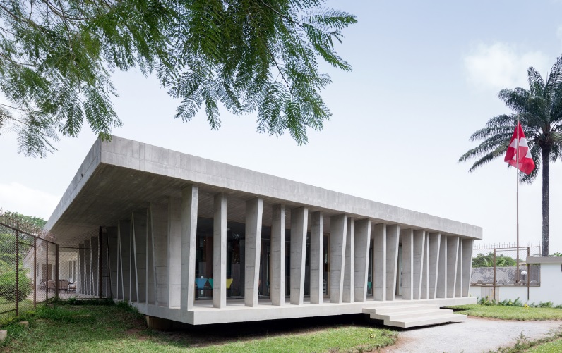 Archidust_'s tweet photo. The New Swiss Embassy in Abidjan
#Embassy #Office #Building #Design #Roof #Receptionhall #Garden #Wall #Surface #Heritage 
https://t.co/K70FoakUcz https://t.co/pwBDJ2SPuS