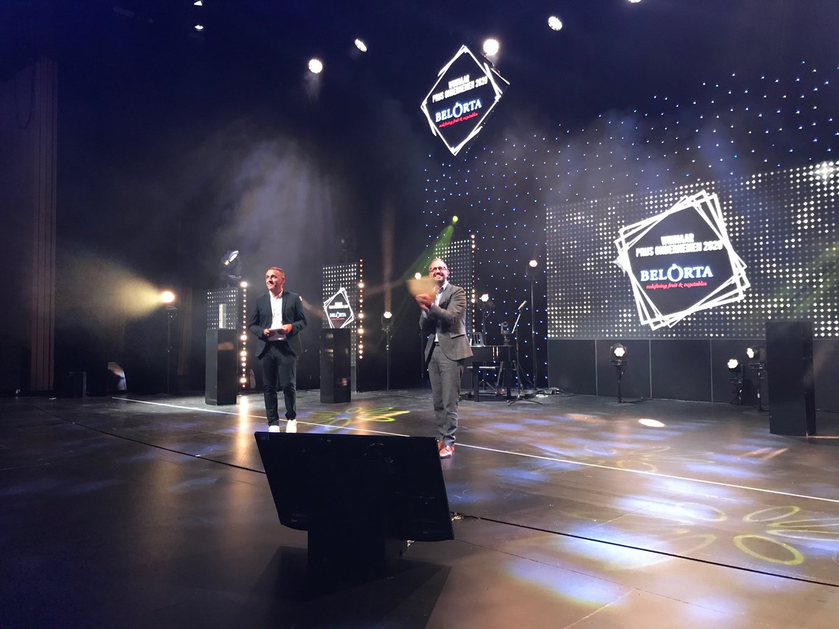Voka_MeKe's tweet photo. Het woord is eruit! @TomLaveren maakt de winnaar van de Prijs Ondernemen 2020 van @Voka_MeKe  bekend: @VeilingBelOrta! Great job! https://t.co/8FifymprZy