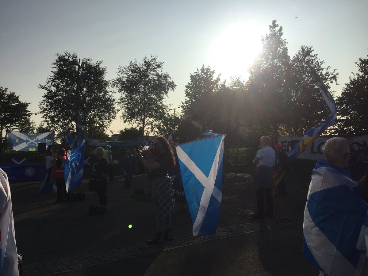 daz1985's tweet image. Were hear #bbcprotest  Social Distancing 👍 💙🏴󠁧󠁢󠁳󠁣󠁴󠁿