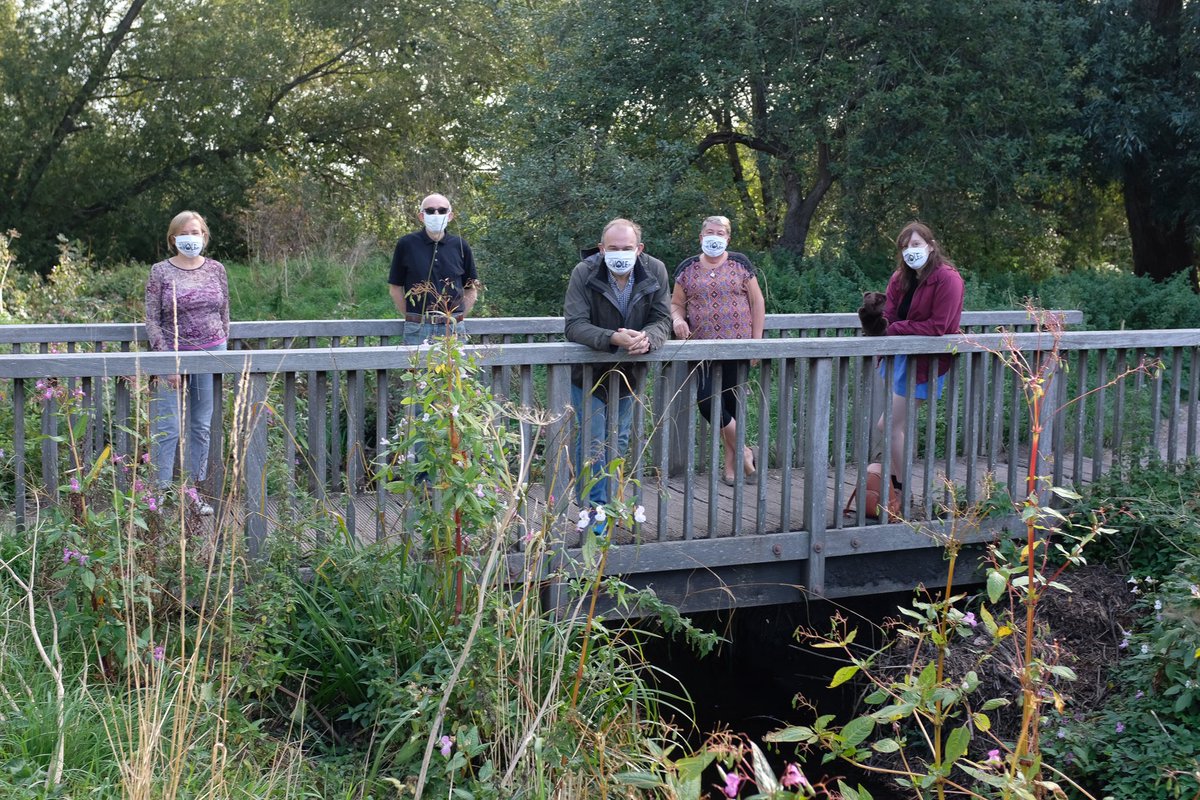EdwardJDavey's tweet photo. Earlier today, I visited the Hogsmill to meet @CitizenZoo volunteers, with @HilaryGander, who are campaigning to bring back native water voles and rewild the river and they need you to #GetInVoled!
Their crowdfunder to raise the funds needed is here.👇
https://t.co/wJNX0Zf8el https://t.co/iwn0YbZngN