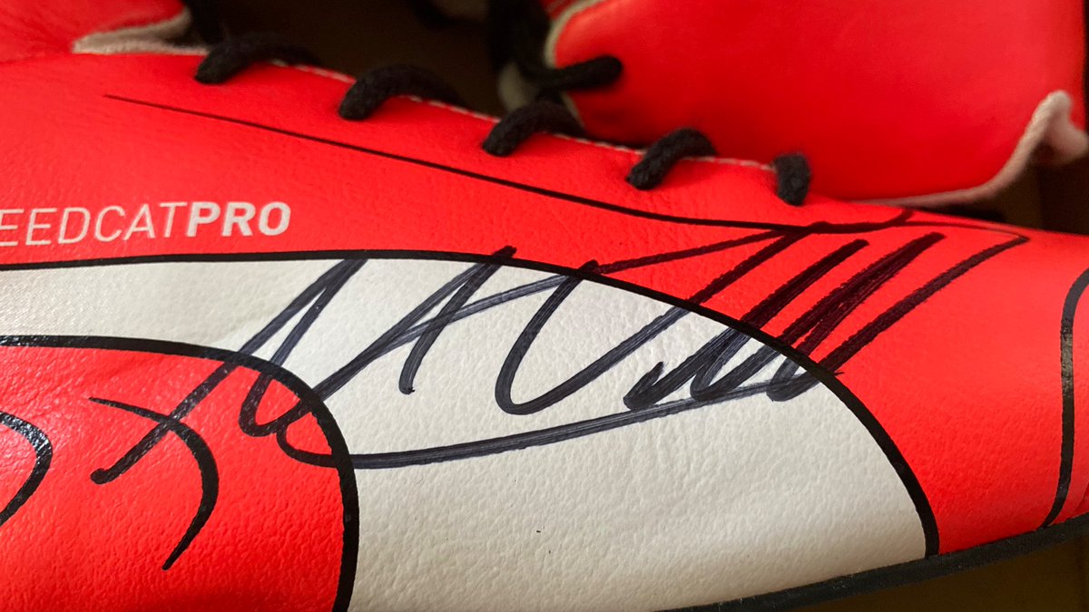 Retweet this tweet and follow us (@wtf1official) for a chance to win these @Puma SpeedCat Pro boots hand signed by @Max33Verstappen! 🦁🇳🇱