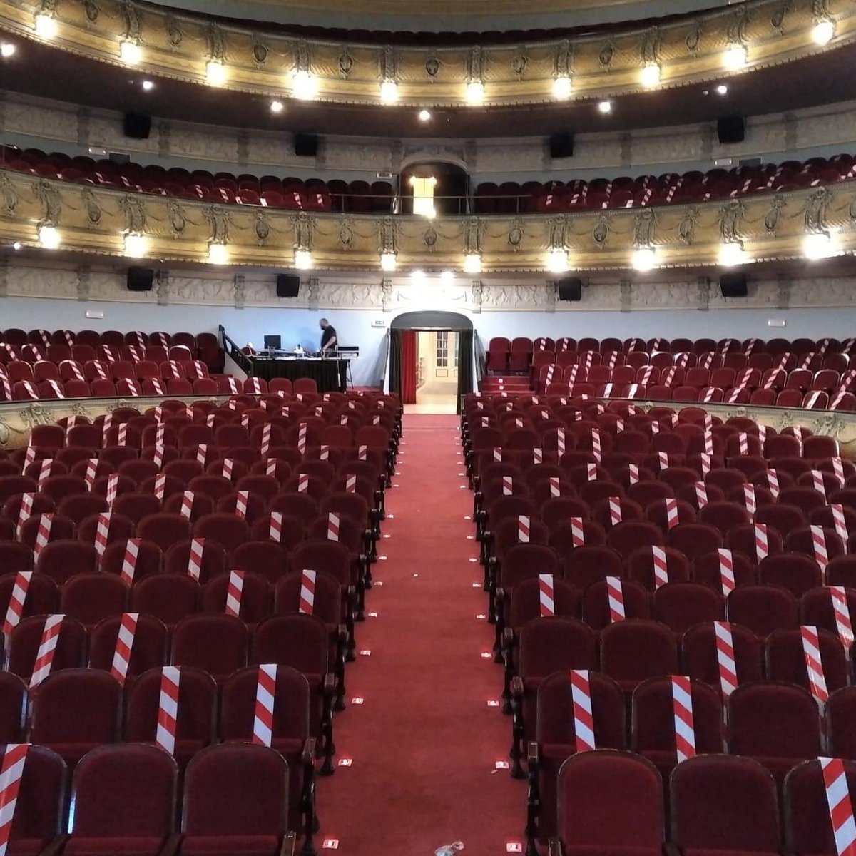 🎭 El teatro ya está preparado para que comience esta edición de la Mostra de Teatre Dama d’Elx.

¡Os esperamos! 😉

#cultura #teatro #Elche