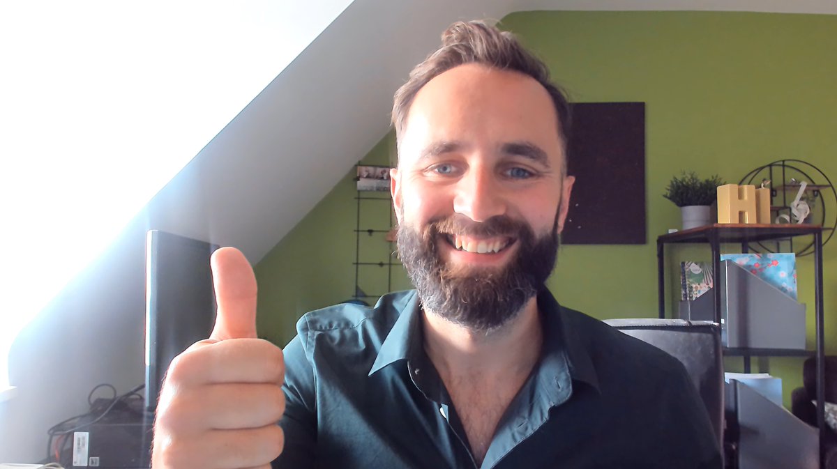 thommck's tweet image. #SurfacePro 3 built in webcam vs my new #LogitechBrio.
No artificial lighting, just the window 😎🤳