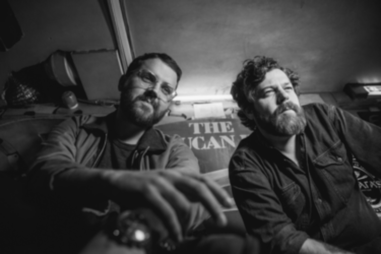 AmerSongwriter's tweet photo. Had a great chat with Bear's Den about their new tunes. Check it out.  https://t.co/niaRmKTsHQ https://t.co/pt5wzlcmsu