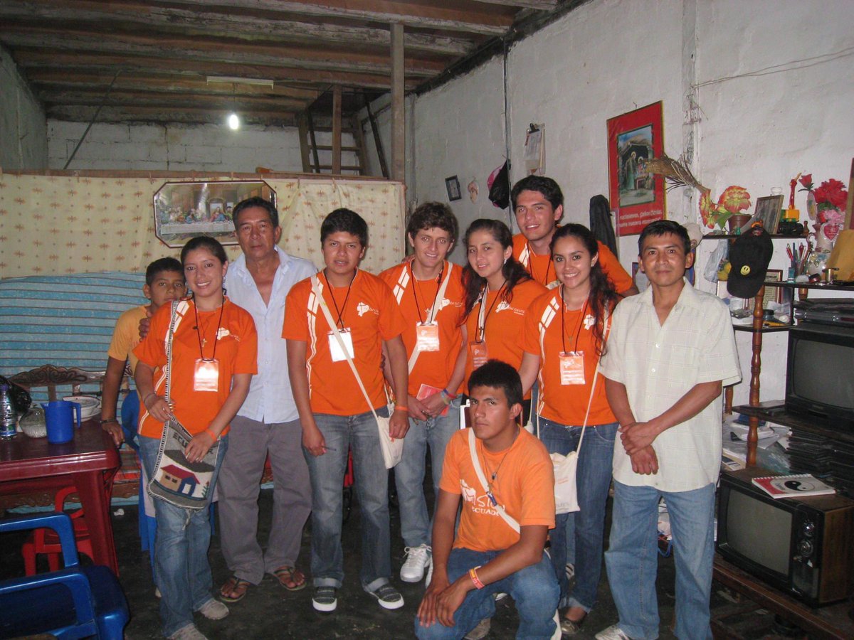 gponce's tweet photo. “Agradece por lo recibido y comparte con los demás” Misión Idente 2011 - Balao Naranjal #MisionIdenteAlMundo @utplmisiones https://t.co/KvodddpKK1