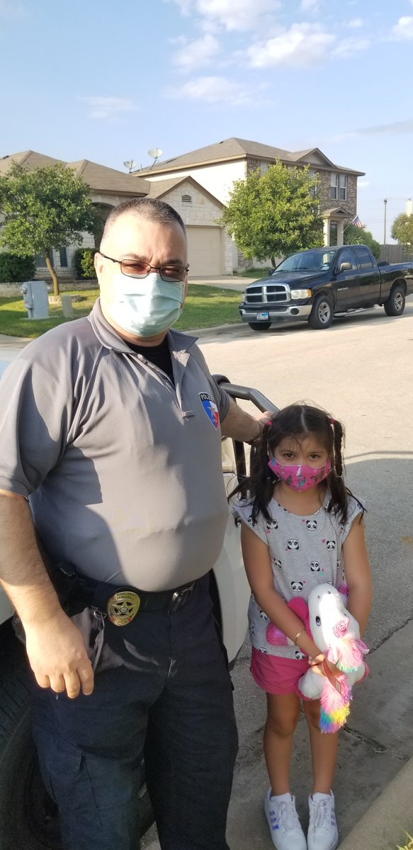JarrellTxPD's tweet photo. Ofc. Noblitt went by to give Sofia a unicorn and soccer ball for her 7th birthday... Happy Birthday Sofia!!! https://t.co/XVSYHQfsga