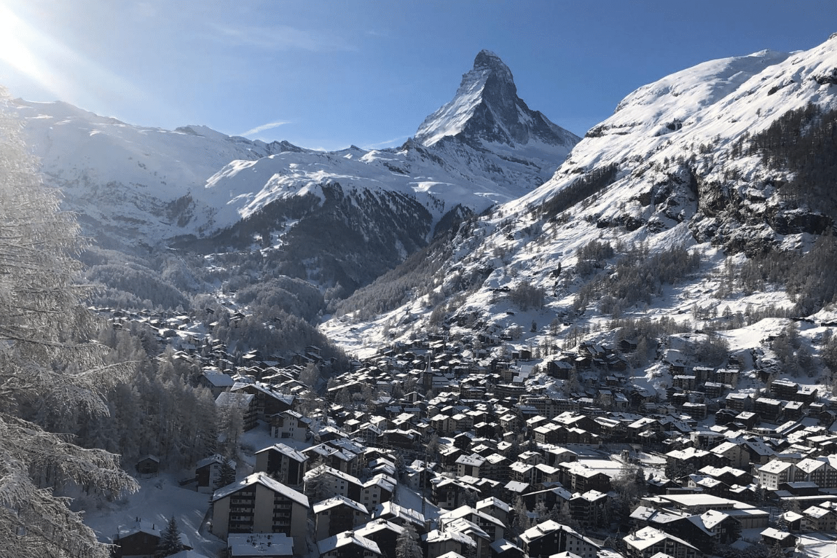 ESCAPE TO THE SWISS ALPS THIS WINTER - mailchi.mp/e940eb784731/e…