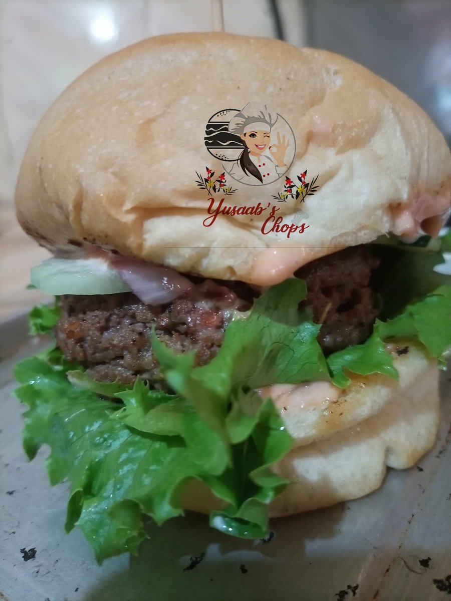 Our juicy beef burgers😍😋😋..
.
.
.
#burgers #beefburgers #burgersinkd #burgersinkaduna #ilovewhatido #kaduna #kadunabased #chopsinkaduna #arewavendorsarena #coronaisreal #chopsinkd #smallchops #kadunavendors #foodvendors #foodie #foodandsnacks #AFEPLUG #chef #baker