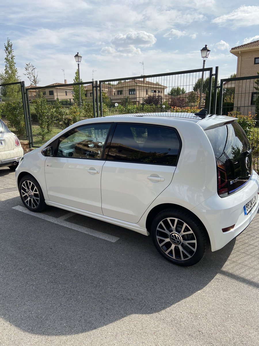 fjexposito's tweet photo. Instalando el punto de recarga para este pequeño #wolswagen aprovechando las ayudas #planmove @fenercom_madrid @SchneiderES @circutor @FenieInstalad https://t.co/vvn56PmLaO