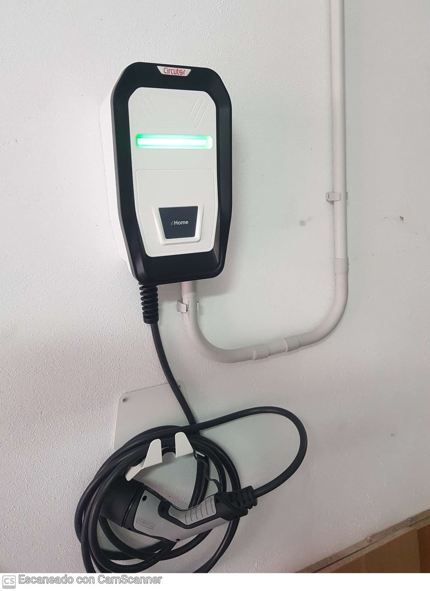 Instalando el punto de recarga para este pequeño #wolswagen aprovechando las ayudas #planmove <a href="/fenercom_madrid/">Fundación de la Energía de la Comunidad de Madrid</a> <a href="/SchneiderES/">SchneiderElectric ES</a> <a href="/circutor/">CIRCUTOR</a> <a href="/FenieInstalad/">FENIE</a>