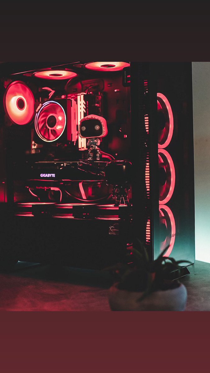 daimen_pape's tweet image. So meine Lieben, das Wochenende kann kommen 😄 ich bastle ja immer gern an meinem Setup ✌️ 

Wie schaut es den bei euch so aus, postet doch gern mal euer setup 😘

#gaming #PCGamingSetup #PC 
#GamingSetup #gamingcommunity #PS4 #Switch #gamers #youtuber #streamers #twitch #RGB