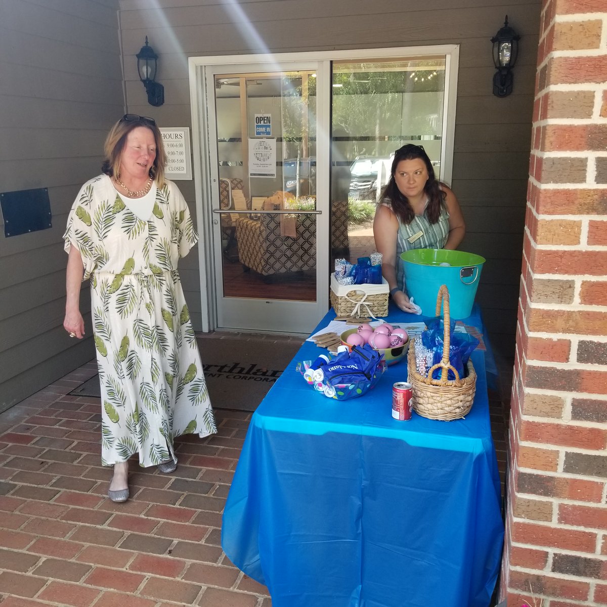 WindemereNC's tweet photo. It was wonderful to see all your smiling faces for the Windemere Grab N' Go event this week! Thank you all for stopping by and saying hello. We appreciate you!

#WeLoveOurResidents 
#Raleigh   
#ApartmentLiving 
#LoveWhereYouLive   
#GrabandGo https://t.co/o1muJd7Iof