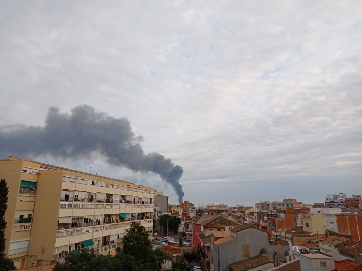 Des de Molins de Rei #incendi #incendio #santfeliu <a href="/emergenciescat/">Protecció civil</a> <a href="/mossos/">Mossos</a> <a href="/112/">112</a> <a href="/meteocat/">Meteocat</a> <a href="/tv3cat/">TV3 és ara @Som3Cat</a>