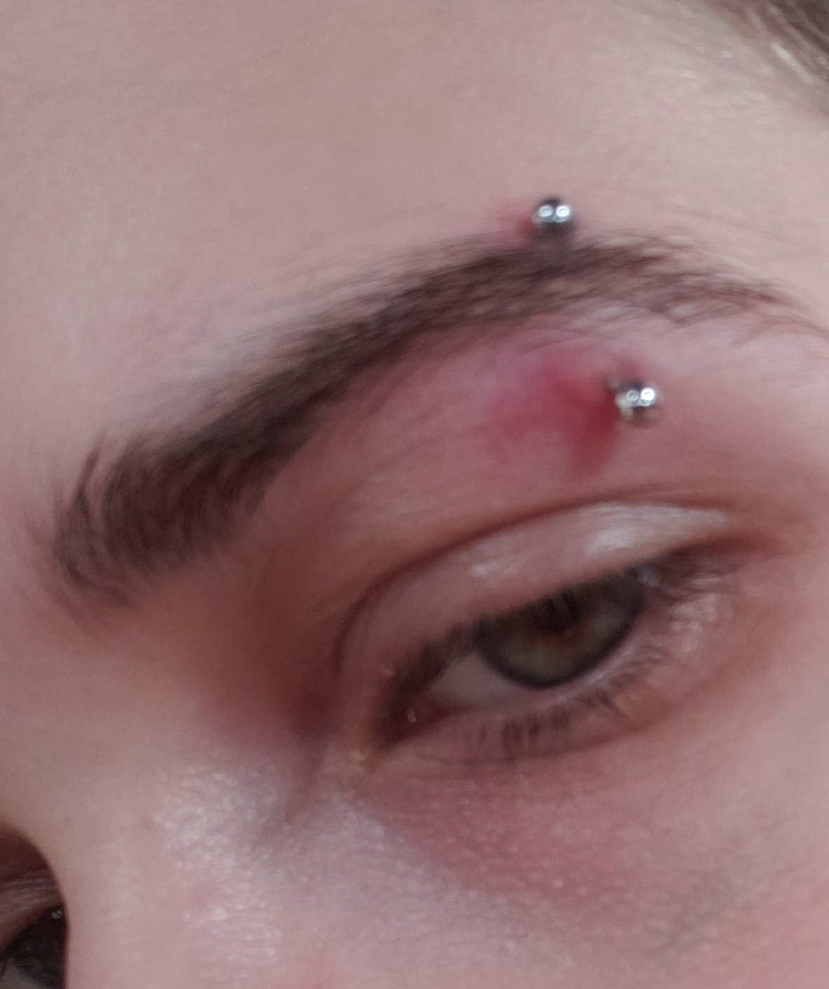 Meu pai deixar eu por um piercing na sobrancelha 