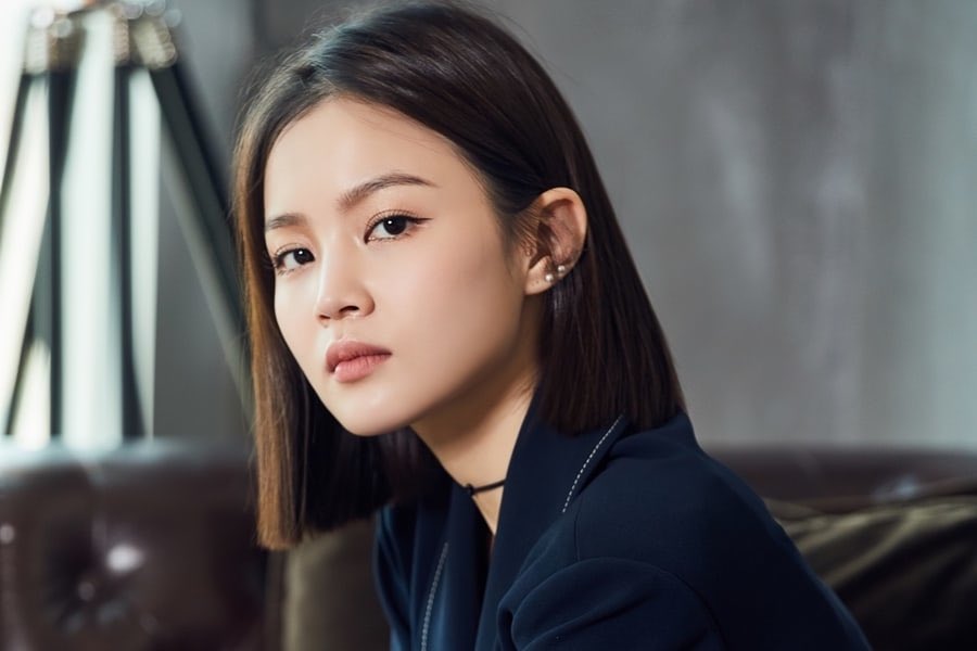 18) Lee Hi (Pop, R&B)Lee Hi is a singer and songwriter, who is best known as the runner-up of SBS' K-pop Star Season 1. she debuted with single "1, 2, 3, 4" on October 28, 2012 fav songs:- no one ft. B.I ☆- holo- can you heart my heart