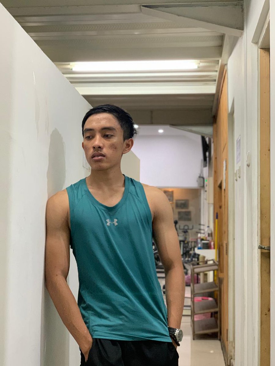Muka gua ketika bangun tengah malem pas laper ga ada makanan🤧