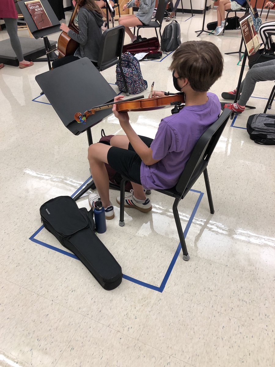 QuakerValleyMS's tweet photo. SmartMusic Software in Band and dissonant and consonant sound in Orchestra. ❤️ QVMS https://t.co/Be8I6e1uJQ