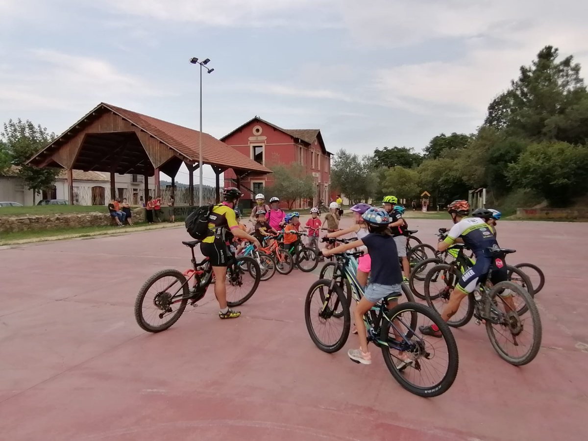 clubatleticamer's tweet photo. 😄Què us han semblat els 2 dies de portes obertes? Us ha agradat? Seguim!🚴

📢Dilluns 21/09/2020 comencem❗
🗓️Cada dilluns i/o dimecres
🕕Dos grups segons edat:
-De5️⃣a8️⃣anys: De 17:15h a 18:30h
-A partir de 9️⃣ anys: De 18:30h a 19:45h

➡️Inscripcions https://t.co/kRdCy2kysy https://t.co/ccx5emBifo