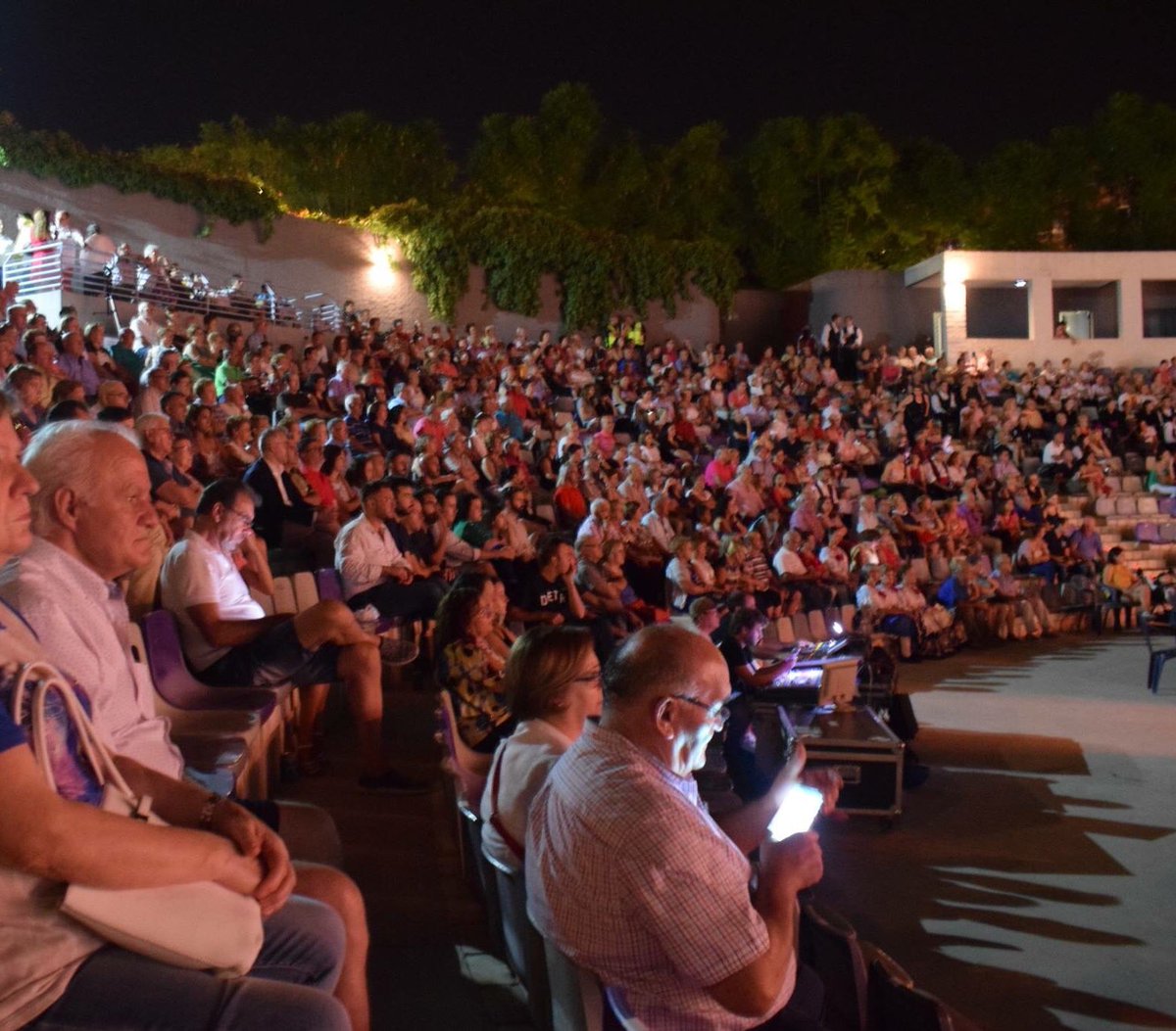 Sin cultura no hay futuro. Desde Coros y Danzas De Molina apoyamos a todas las personas que trabajan encima y detrás del escenario haciendo que cualquier espectáculo salga adelante. #alertaroja #hacemoseventos #CULTURASEGURA