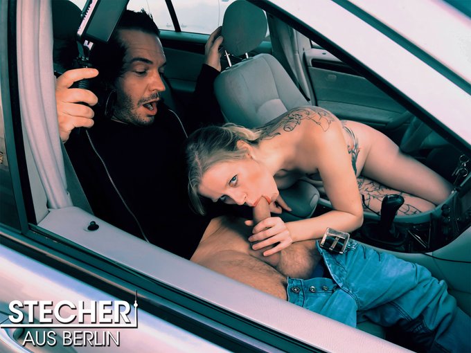 Whoa, das ist auch das erste Mal, dass mir sowas passiert ist! @ClaudiaSwea kommt nackt zu unserem Date<a href="/tag/nude"class="tags"><span>#nude</span></a><a href="/tag/public"class="tags"><span>#public</span></a><a href="/tag/blowjob"class="tags"><span>#blowjob</span></a><a href="/tag/datingadvice"class="tags"><span>#datingadvice</span></a><a href="/tag/nudeinpublic"class="tags"><span>#nudeinpublic</span></a>