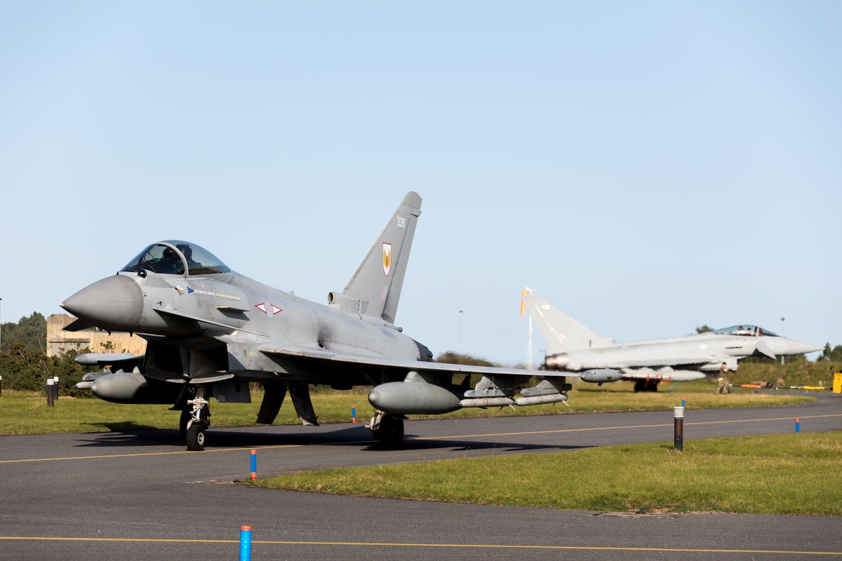  The two Bear Fs continued tracking south over the North Sea, closely shadowed by  @RoyalAirForce Typhoons.  While their every move is monitored, there are serious flight safety implications for the Bears flying in this area. 5/ #QRA